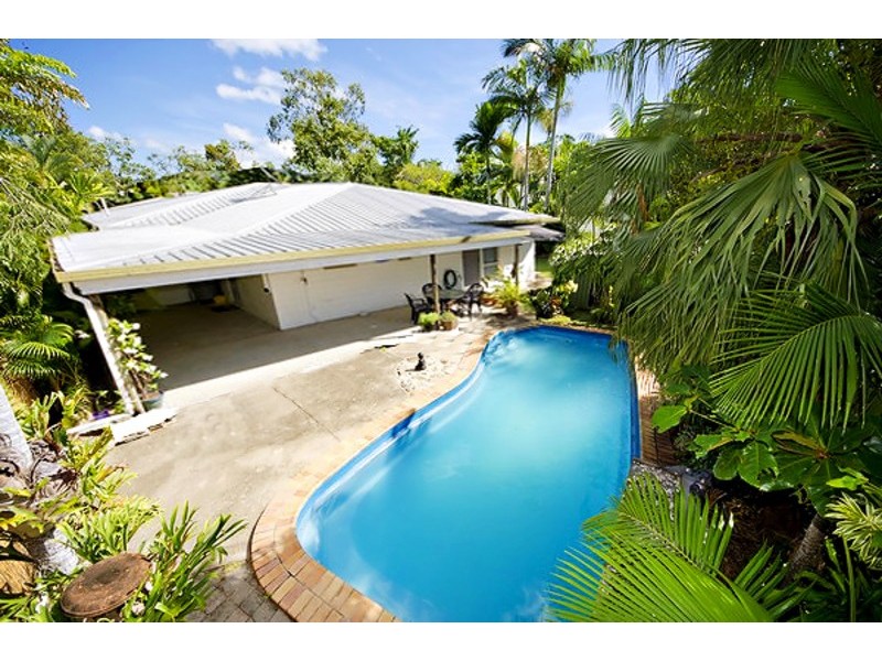 8 Strombus Ave, Trinity Beach QLD 4879