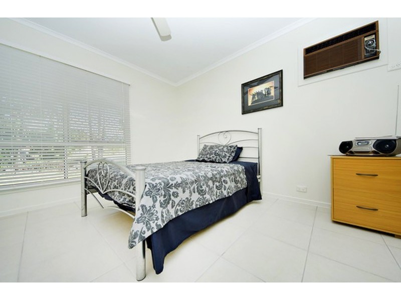 8 Strombus Ave, Trinity Beach QLD 4879