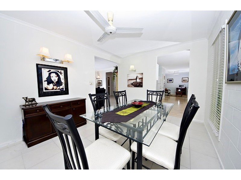 8 Strombus Ave, Trinity Beach QLD 4879