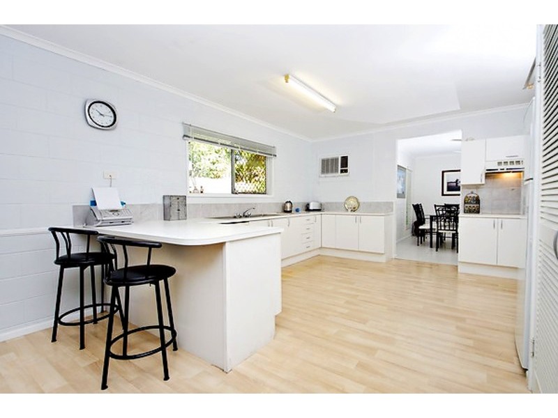 8 Strombus Ave, Trinity Beach QLD 4879