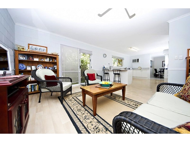 8 Strombus Ave, Trinity Beach QLD 4879