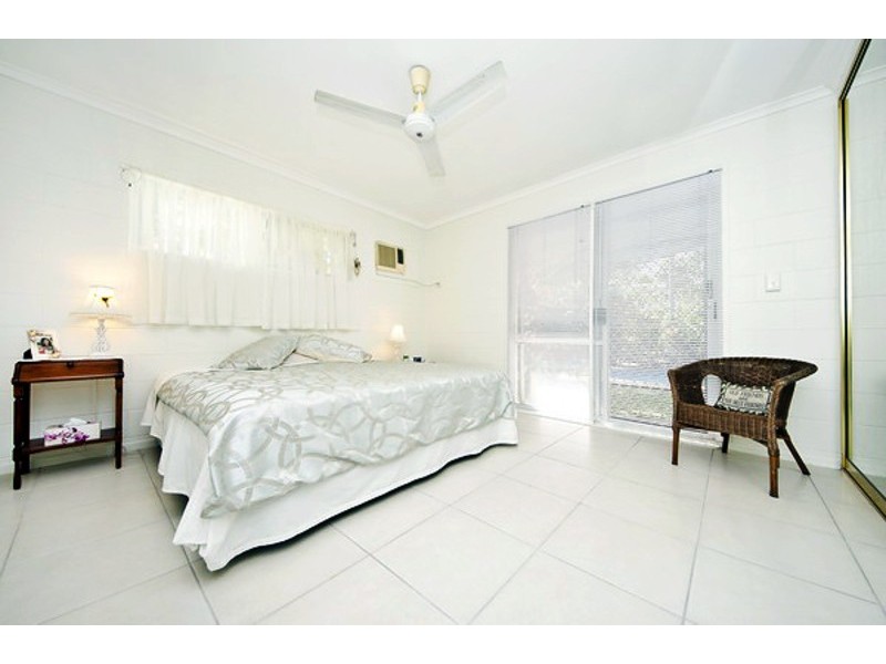 8 Strombus Ave, Trinity Beach QLD 4879