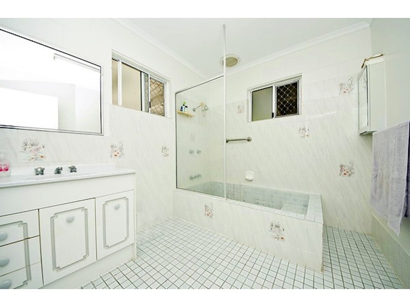 8 Strombus Ave, Trinity Beach QLD 4879