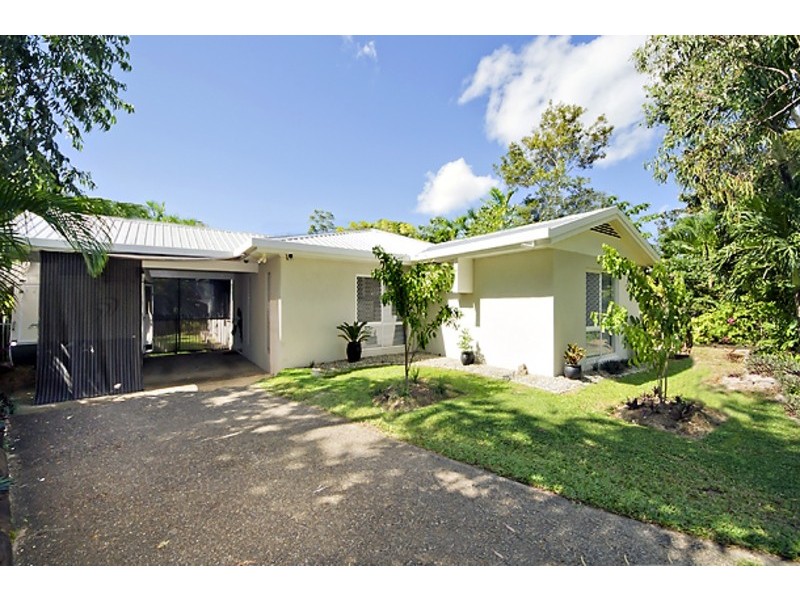 8 Strombus Ave, Trinity Beach QLD 4879