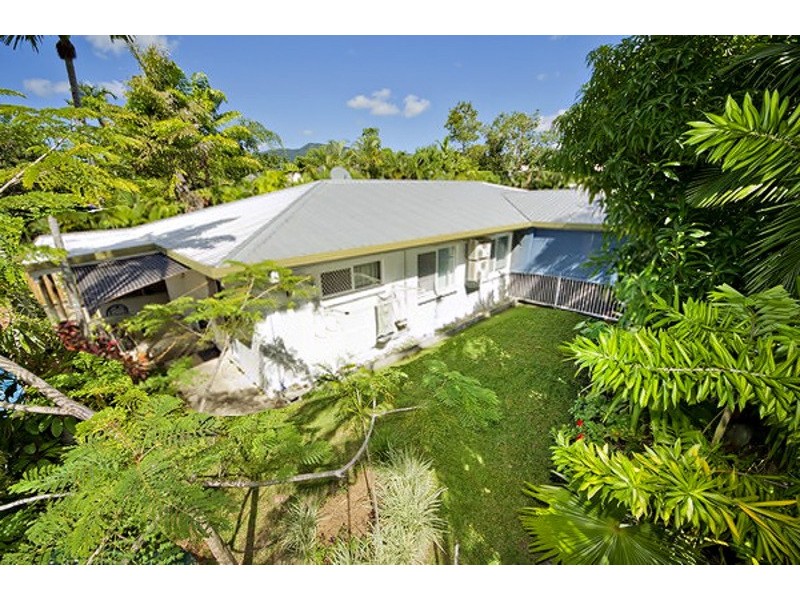 8 Strombus Ave, Trinity Beach QLD 4879
