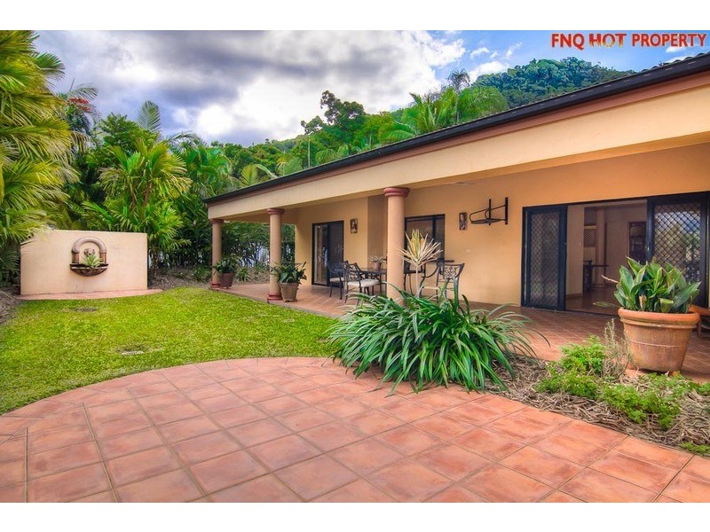 27 Gloucester Street, Whitfield QLD 4870