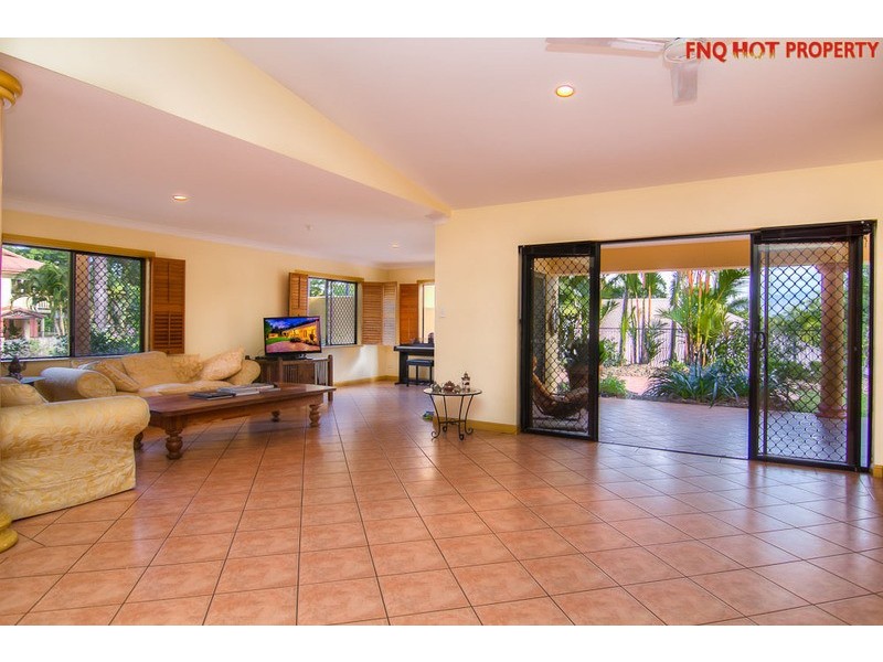 27 Gloucester Street, Whitfield QLD 4870