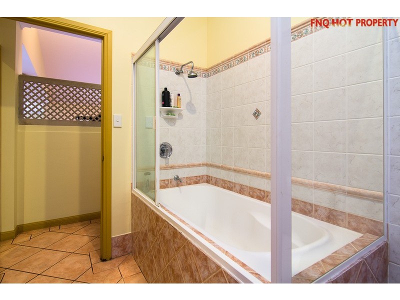 27 Gloucester Street, Whitfield QLD 4870