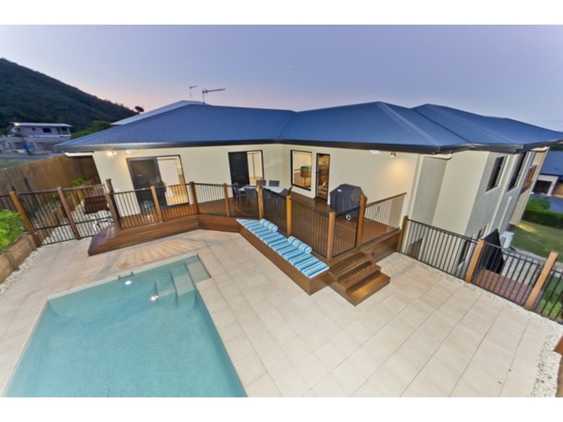 16 COCUS CR, Palm Cove QLD 4879