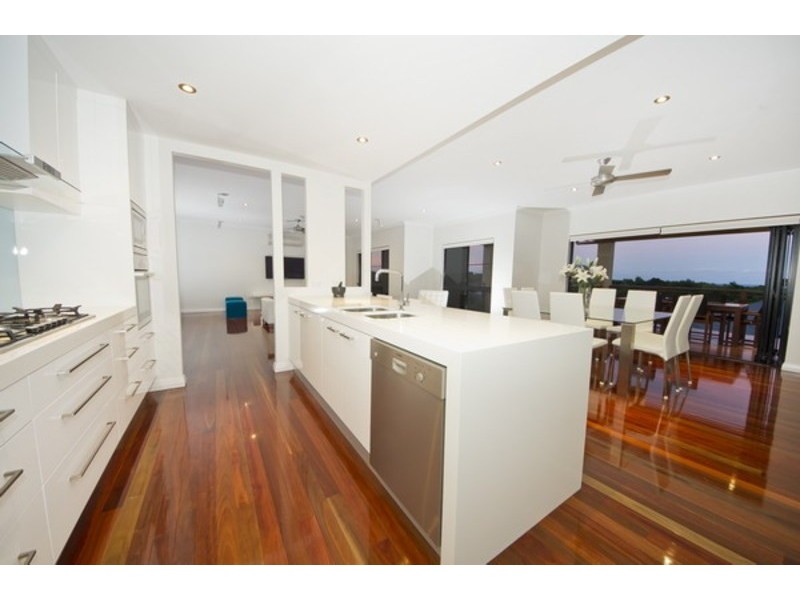 16 COCUS CR, Palm Cove QLD 4879