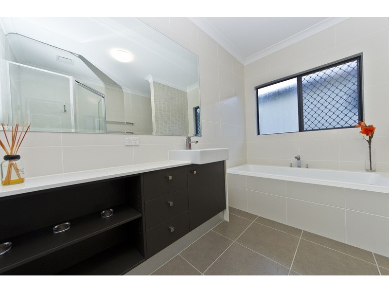 16 COCUS CR, Palm Cove QLD 4879