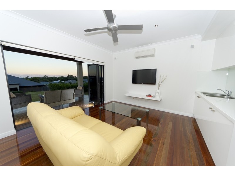 16 COCUS CR, Palm Cove QLD 4879