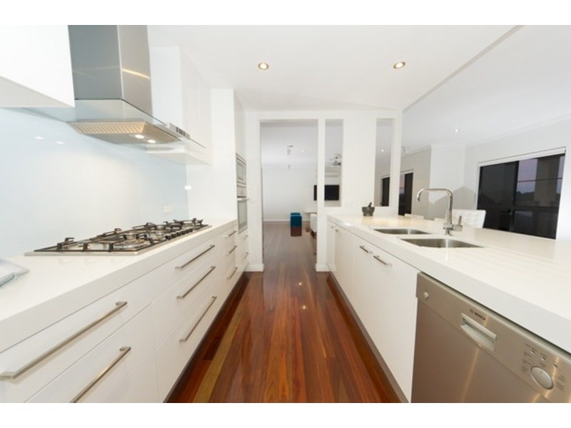 16 COCUS CR, Palm Cove QLD 4879