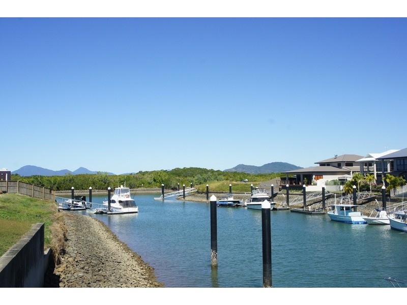 13-15  Ragamuffin Qy, Trinity Park QLD 4879