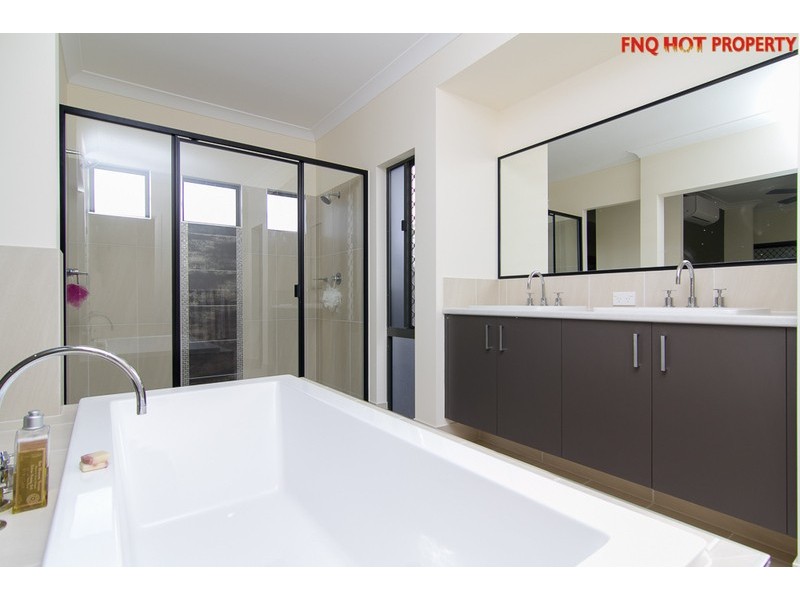 1 Icefire Quay, Trinity Park QLD 4879