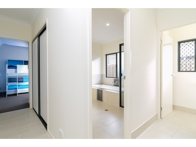 1 Icefire Quay, Trinity Park QLD 4879