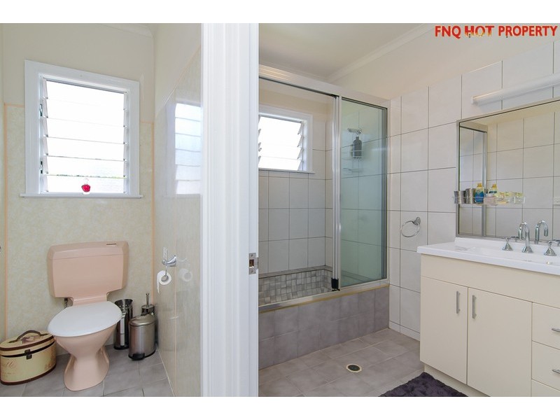 49 Terebra St, Palm Cove QLD 4879