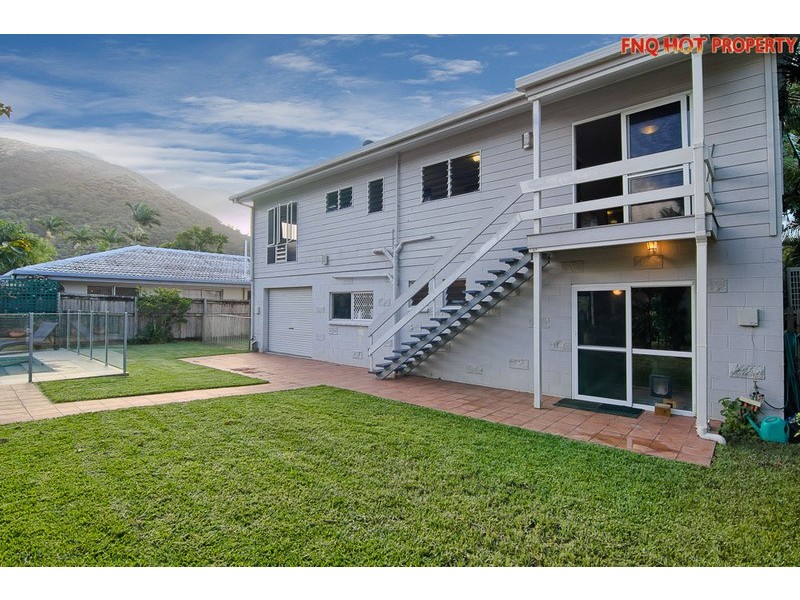 49 Terebra St, Palm Cove QLD 4879