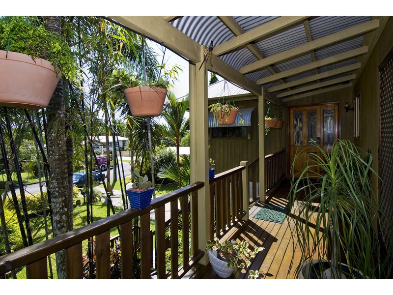 11 MARGO ST, Yorkeys Knob QLD 4878