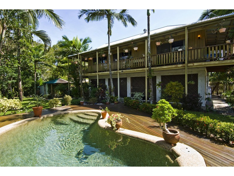 11 MARGO ST, Yorkeys Knob QLD 4878