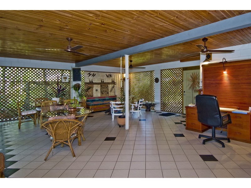 11 MARGO ST, Yorkeys Knob QLD 4878