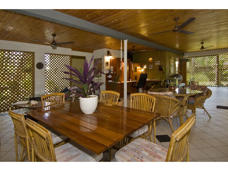11 MARGO ST, Yorkeys Knob QLD 4878