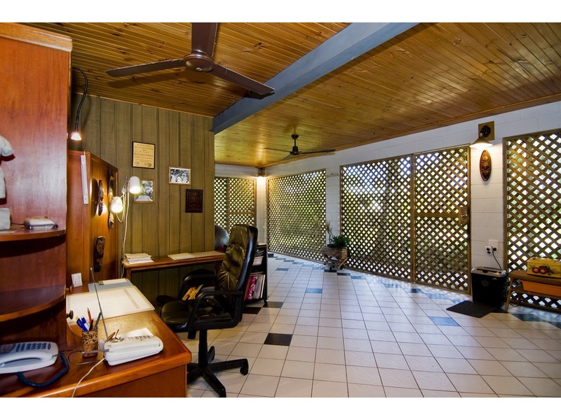 11 MARGO ST, Yorkeys Knob QLD 4878