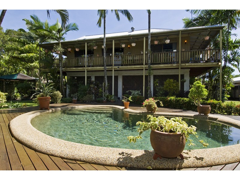 11 MARGO ST, Yorkeys Knob QLD 4878