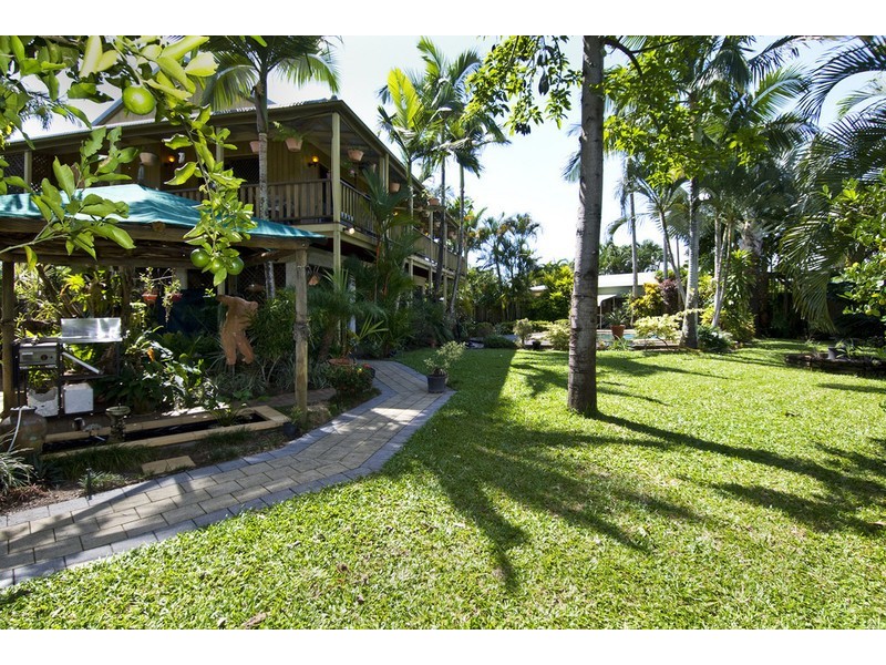 11 MARGO ST, Yorkeys Knob QLD 4878