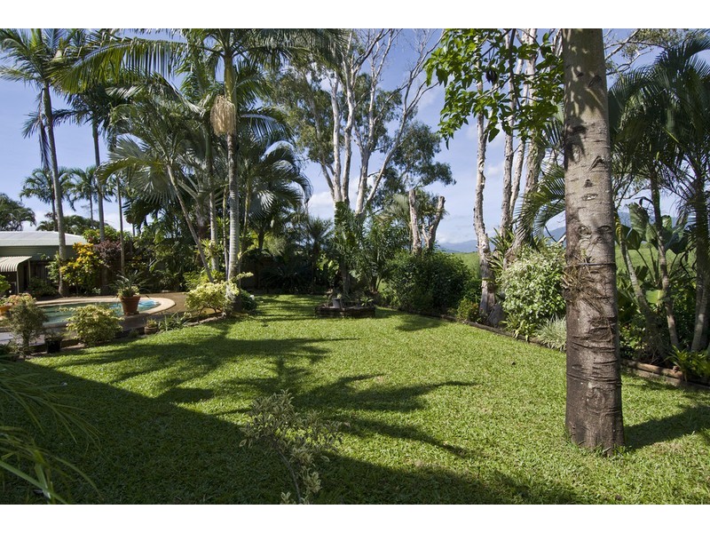 11 MARGO ST, Yorkeys Knob QLD 4878