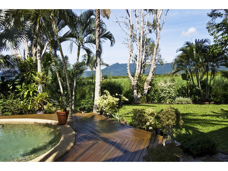 11 MARGO ST, Yorkeys Knob QLD 4878