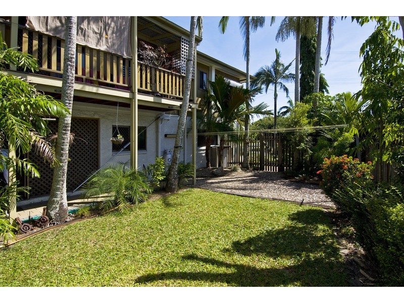 11 MARGO ST, Yorkeys Knob QLD 4878