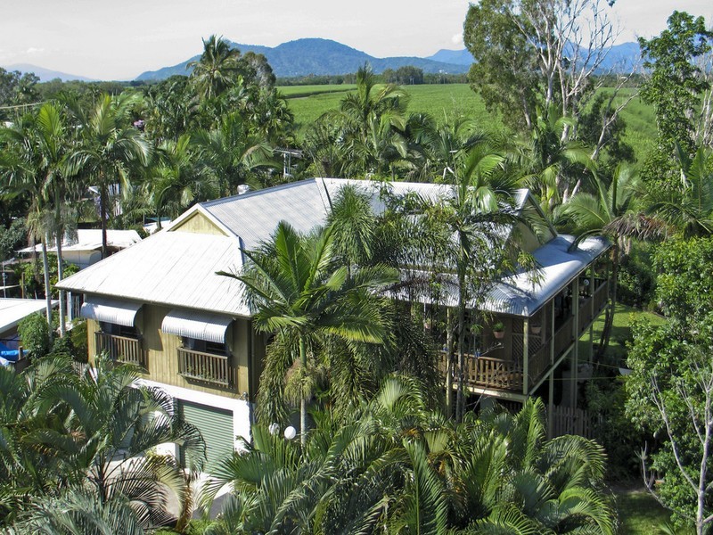 11 MARGO ST, Yorkeys Knob QLD 4878