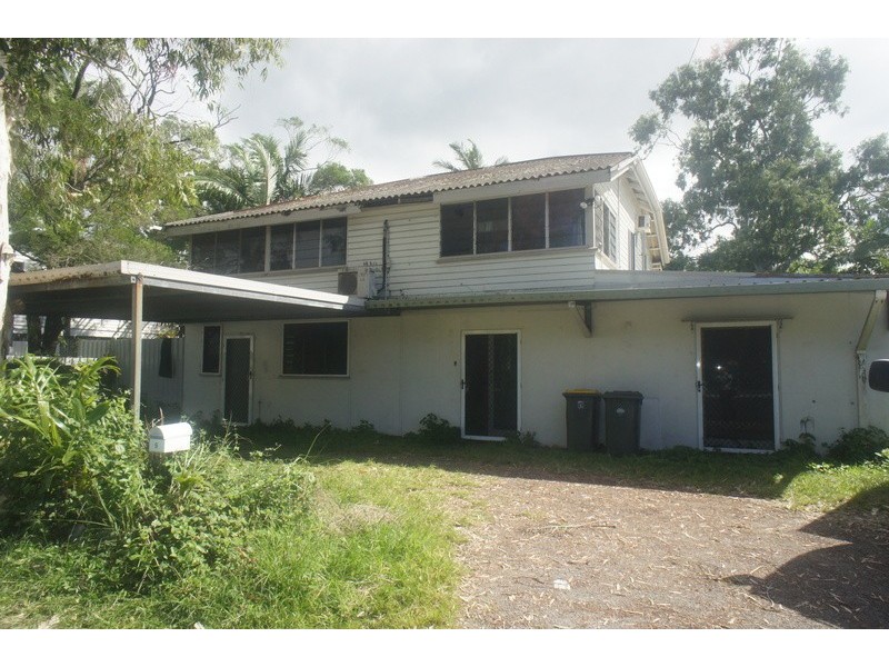 9 PEASE ST, Manoora QLD 4870