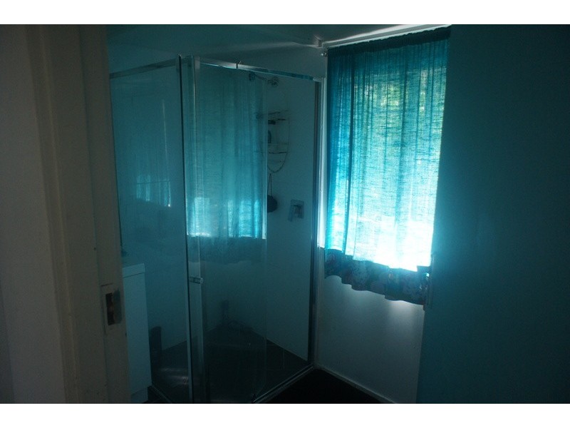 9 PEASE ST, Manoora QLD 4870