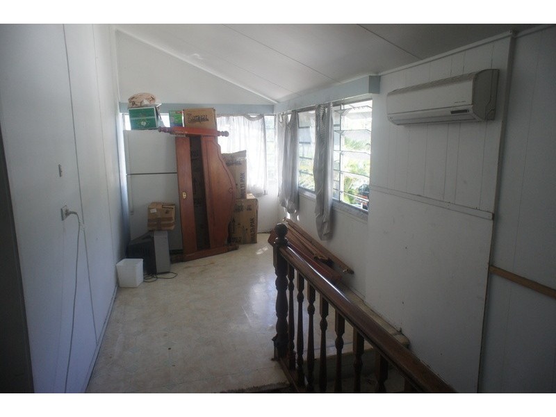 9 PEASE ST, Manoora QLD 4870