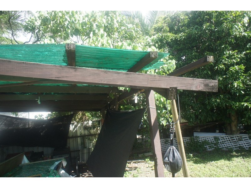 9 PEASE ST, Manoora QLD 4870