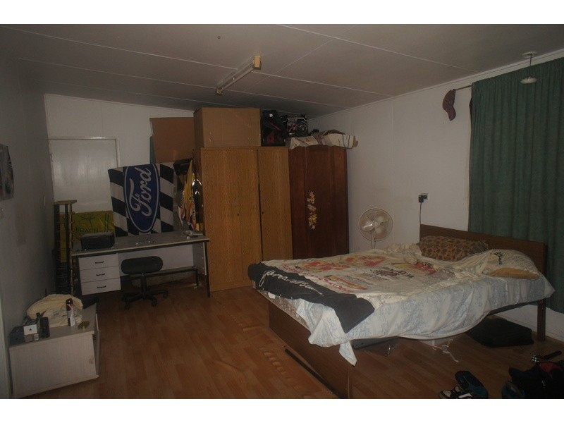 9 PEASE ST, Manoora QLD 4870