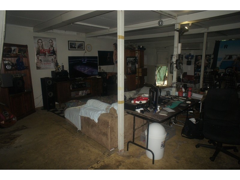 9 PEASE ST, Manoora QLD 4870