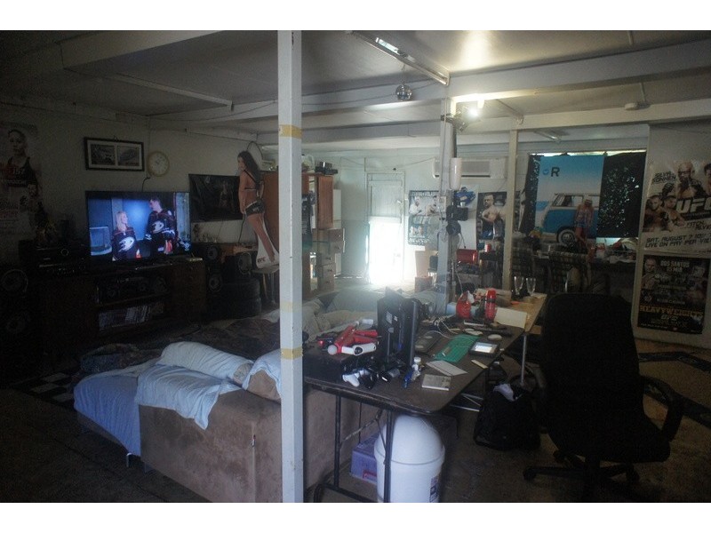 9 PEASE ST, Manoora QLD 4870