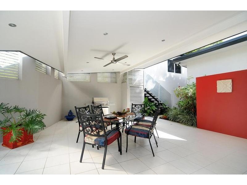 2 Carmelo Close, Whitfield QLD 4870