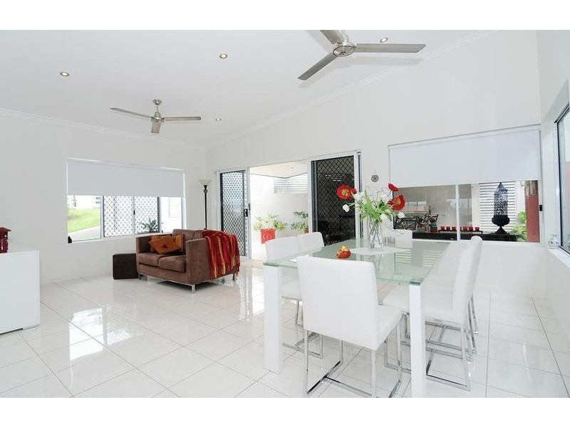 2 Carmelo Close, Whitfield QLD 4870
