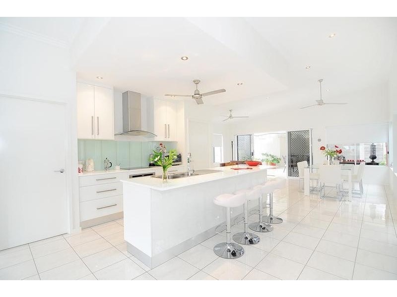 2 Carmelo Close, Whitfield QLD 4870
