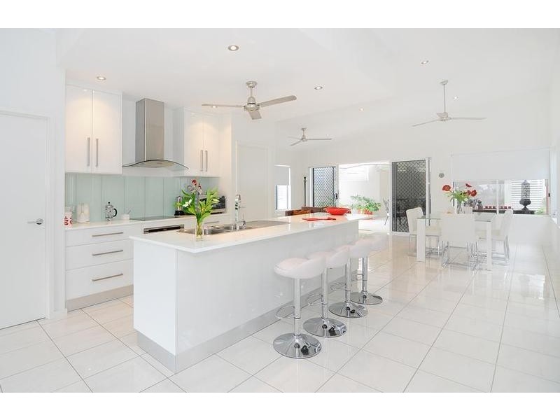 2 Carmelo Close, Whitfield QLD 4870