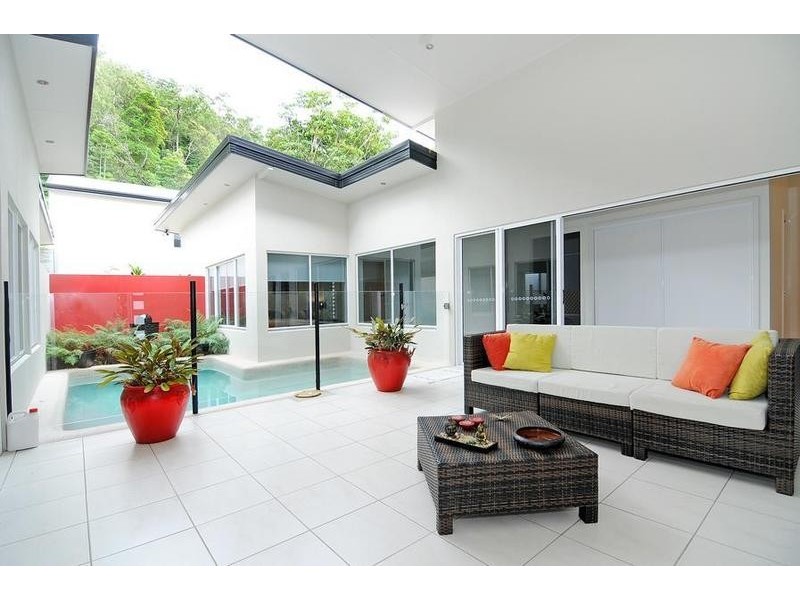 2 Carmelo Close, Whitfield QLD 4870