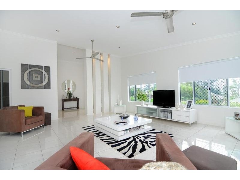 2 Carmelo Close, Whitfield QLD 4870