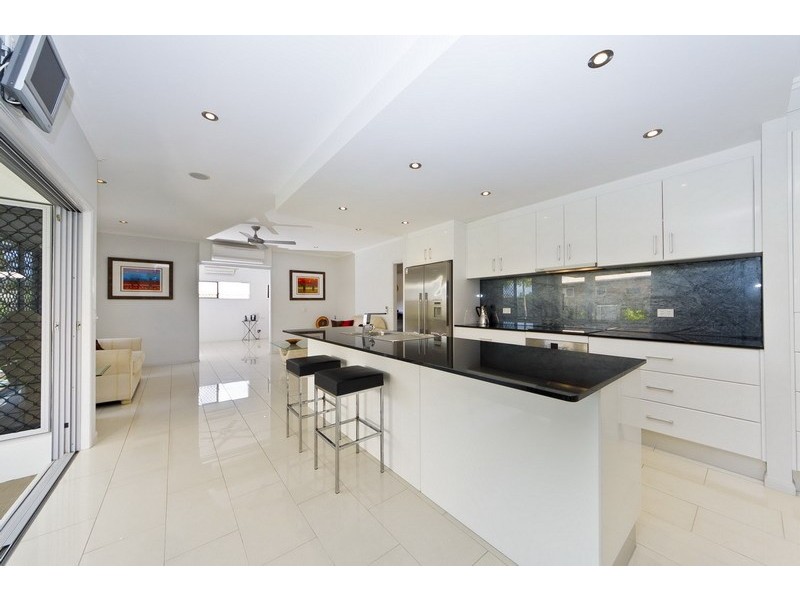 9 Bowline Place, Trinity Beach QLD 4879
