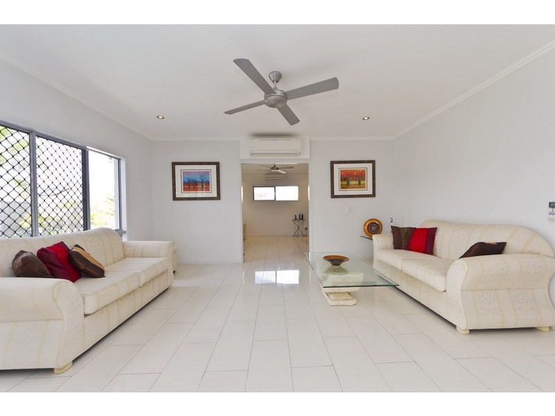 9 Bowline Place, Trinity Beach QLD 4879
