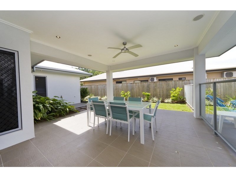 9 Bowline Place, Trinity Beach QLD 4879