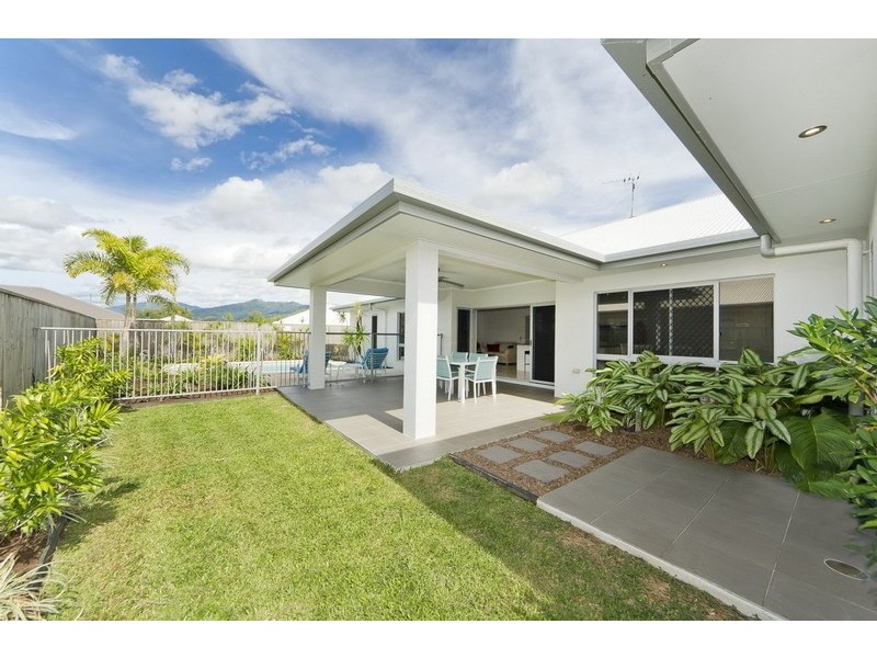 9 Bowline Place, Trinity Beach QLD 4879